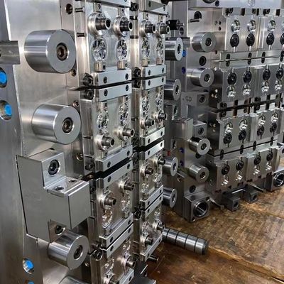 Các thành phần khuôn hình PET tùy chỉnh. Công cụ chính xác để đúc phun