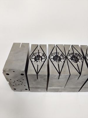 H13 (1.2344) lõi khuôn chính xác